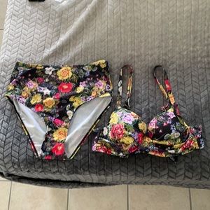 Women’s bathing suit, size M